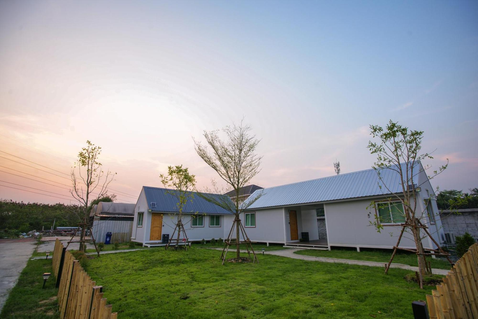 Barn Sampran Resort บ้านสามพรานรีสอร์ท Nakhon Pathom Exterior foto